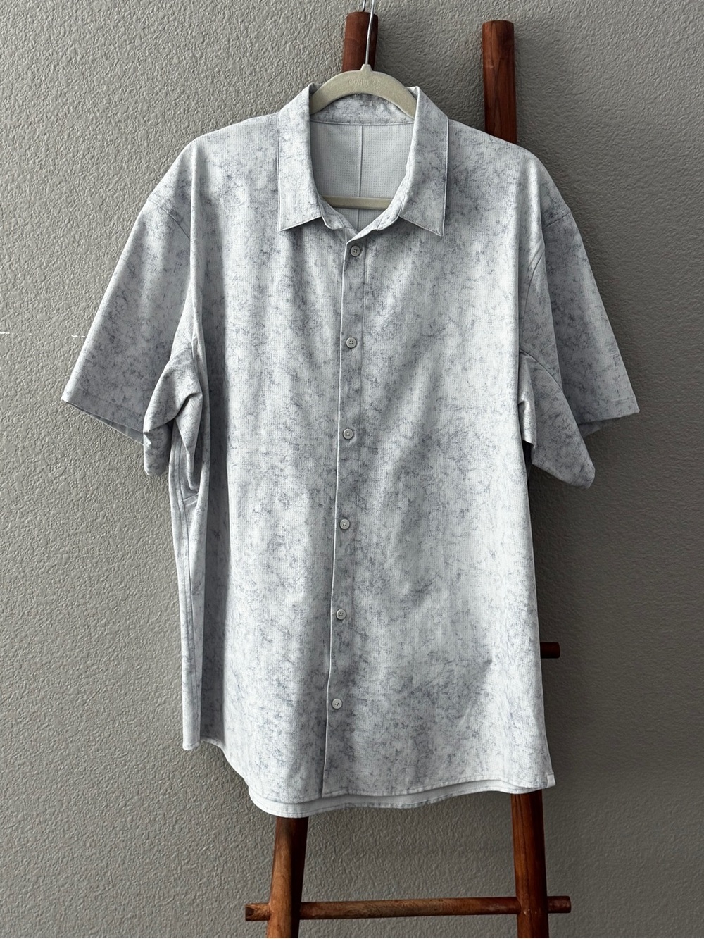 Lululemon Mens Shirt Airing Easy Short Sleeve Gravel Dust Gray Button Down XL